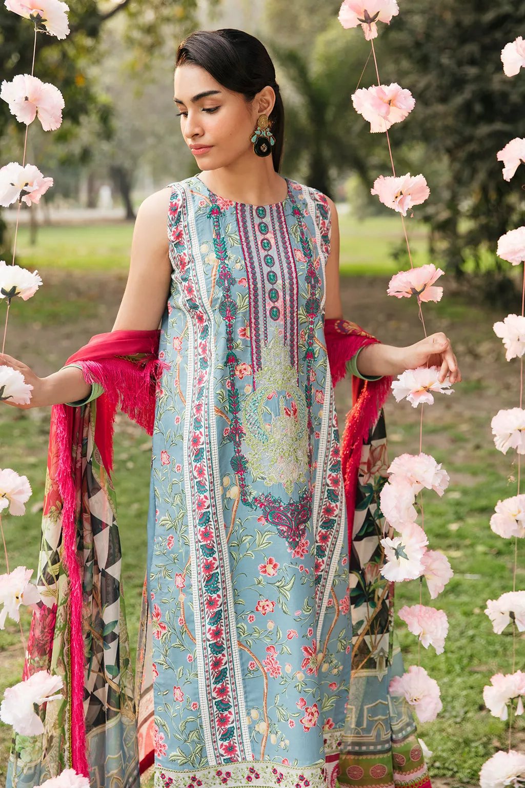 Ayzel by Afrozeh Bahar Lawn Collection 2023 – Nilofer