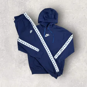 NIKE ESSENTIALS FLEECE TRACKSUIT - NAVY